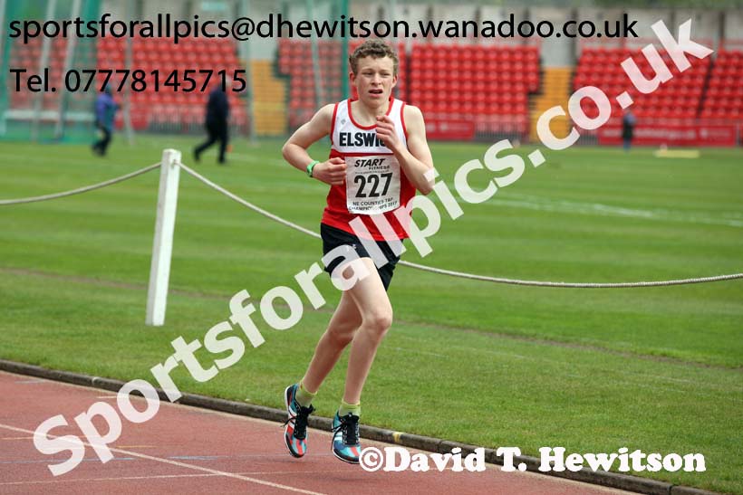 Boys under-15s 1500 metres, North Eastern Champs, Gateshead Stadium. Photo: David T. Hewitson/Sports for All Pics